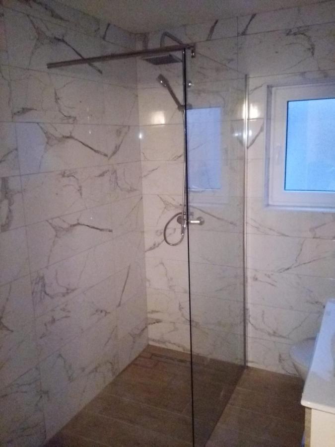 Apartmani Mira Vir Exterior photo