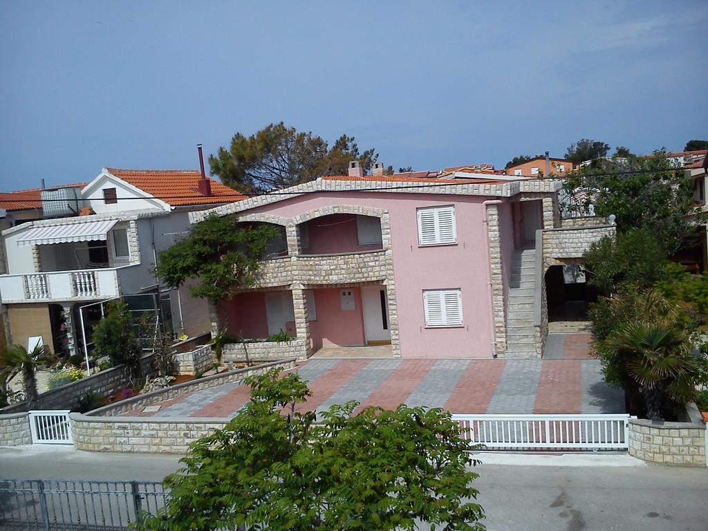 Apartmani Mira Vir Exterior photo