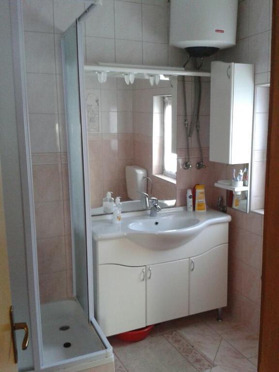 Apartmani Mira Vir Exterior photo