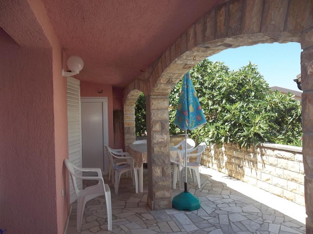 Apartmani Mira Vir Exterior photo